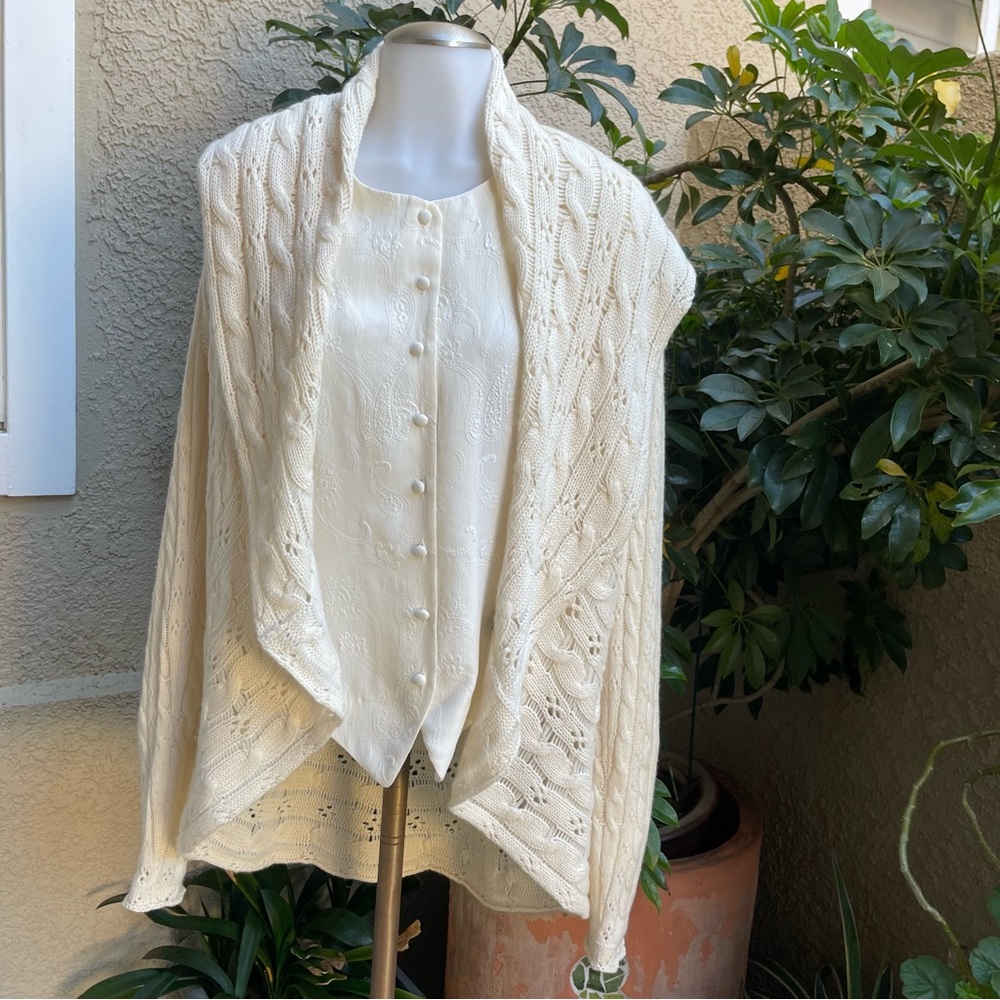 Vintage cream C by Bloomingdale’s hand knitted cashmere cardigan
